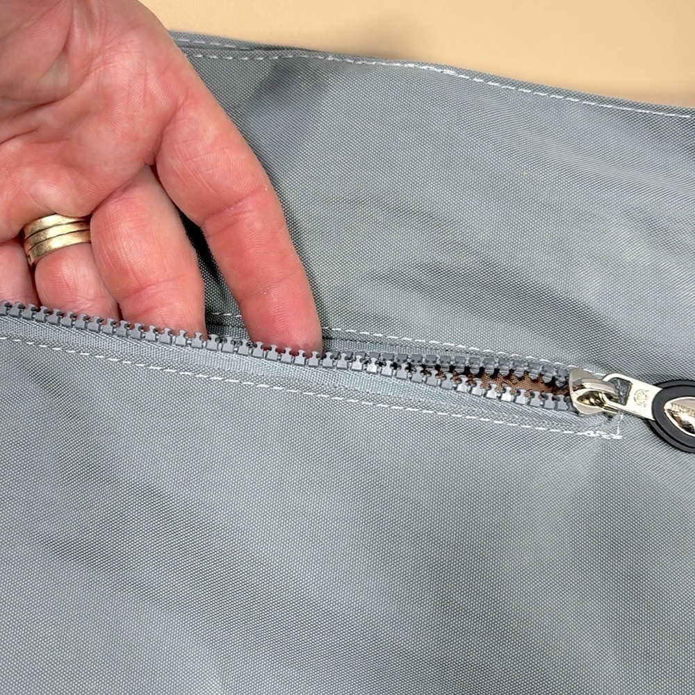 Grey durable medium size backpack/shoulder bag​​​​​​ - Picture 5 of 10